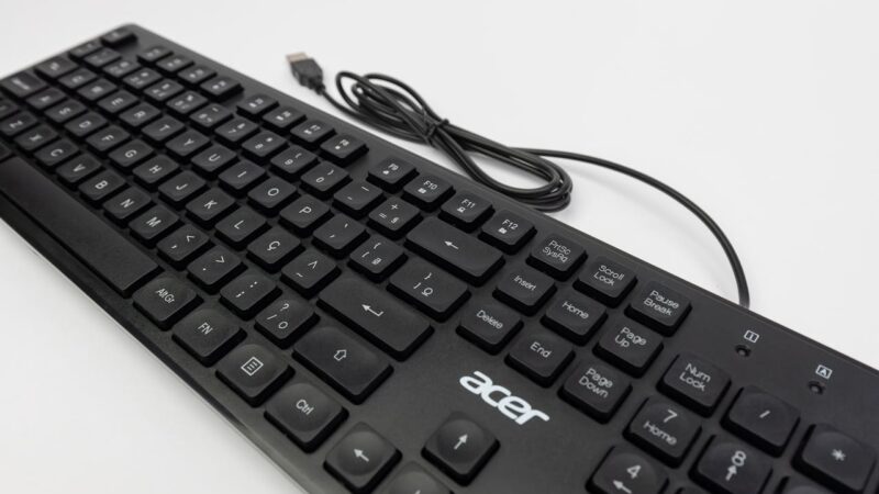 Deciding Between Wired or Wireless Keyboards: Which Is Superior?