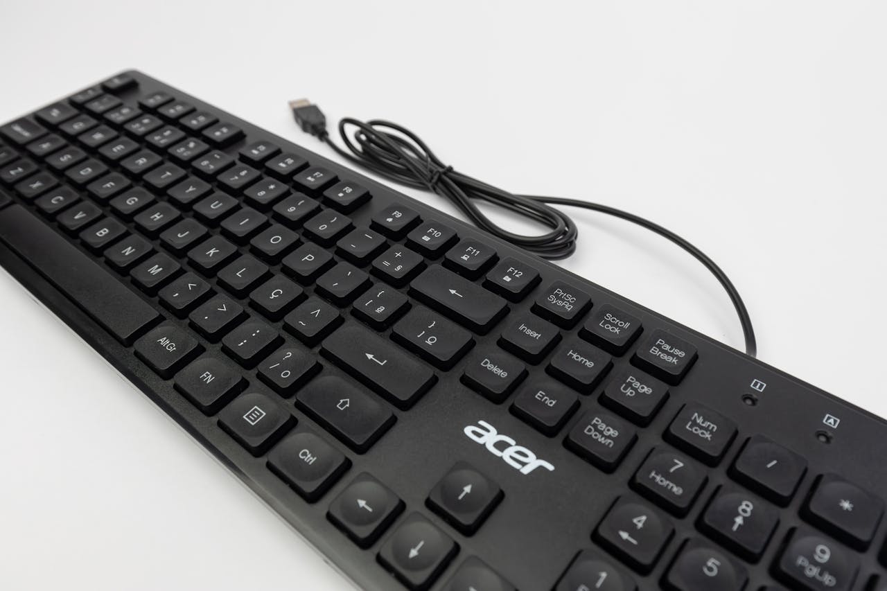 Deciding Between Wired or Wireless Keyboards: Which Is Superior?